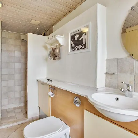 8 Person In Veslos-by Traum * Vesløs