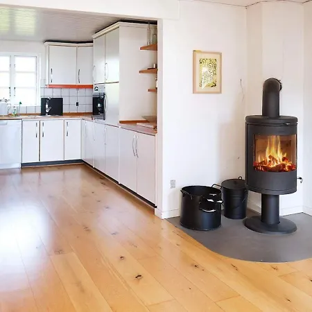 8 Person In Veslos-by Traum * Vesløs