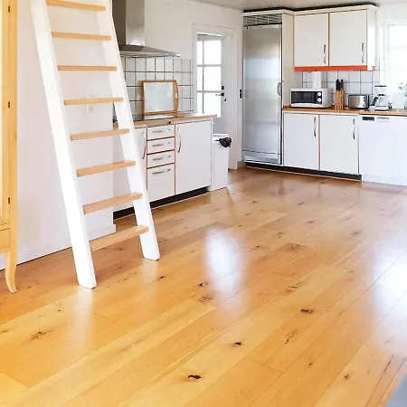 8 Person In Veslos-by Traum *