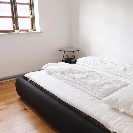 8 Person In Veslos-by Traum