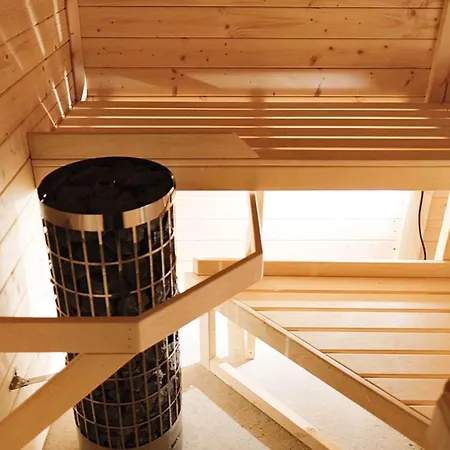 8 Person In Veslos-by Traum *